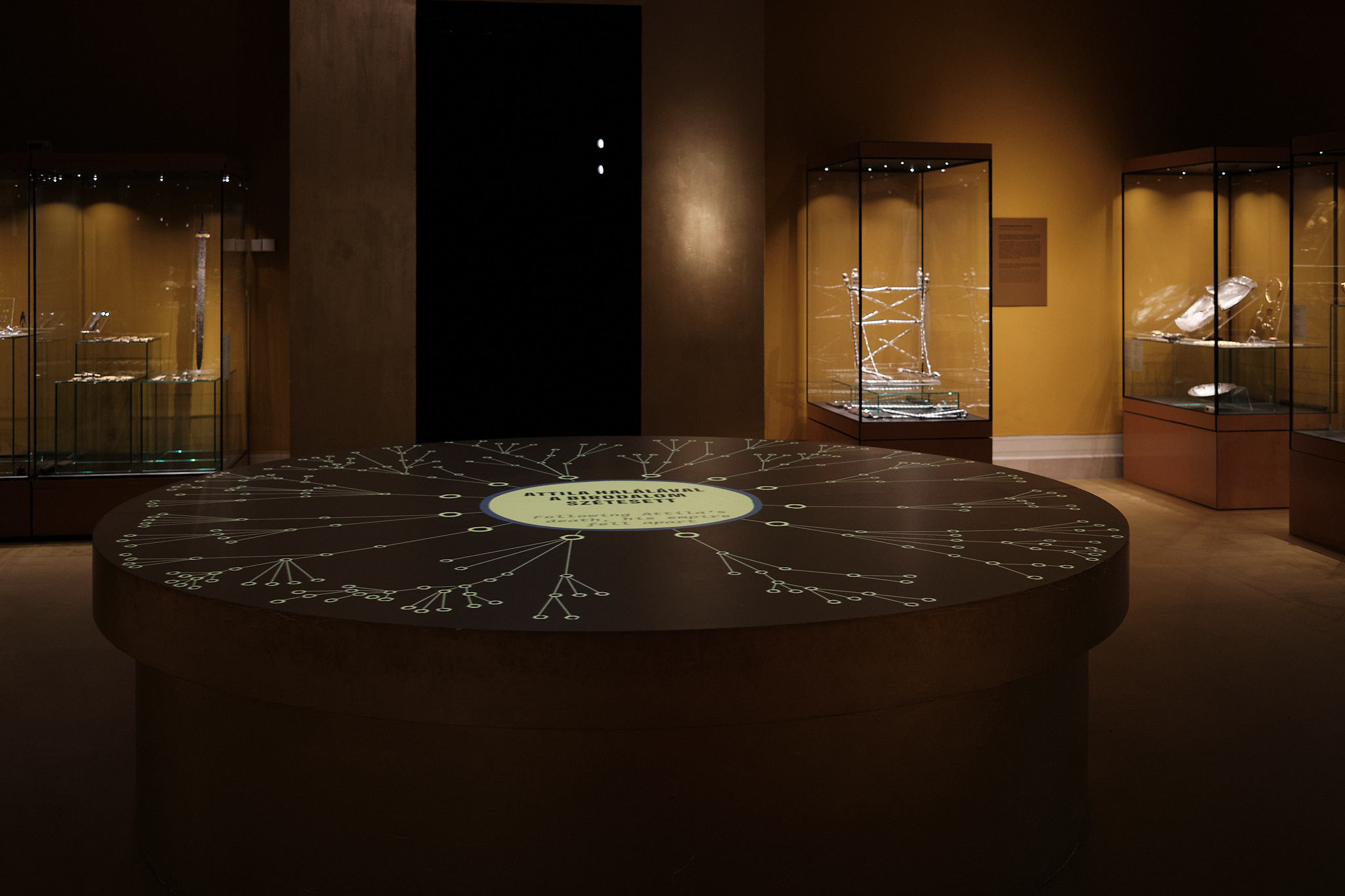 Wide exhibition view with the circular projection table